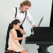 11 Yas Piyano Dersi 1