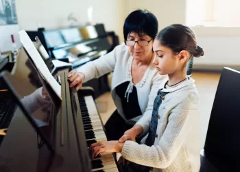 Çocuklar İçin Piyano Kursu Neden Önemli? 12 Yaş Piyano Eğitimi Almak İçin İdeal mi?