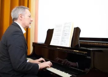 50 Yaşında Piyano Öğrenmek Mümkün Mü?