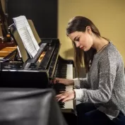 Genc Piyano Egitimi 4