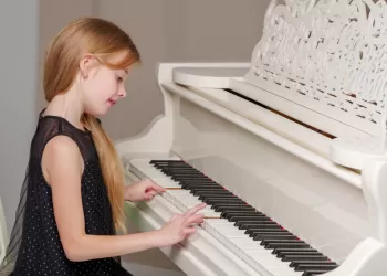 Piyano Çalmak Beyni Nasıl Etkiler? Çocuklar İçin Piyano Çalmanın Faydaları Nelerdir?