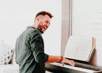 Yetişkinler İçin Piyano Kursunun Yararları - Sanata ve Kendinize Zaman Ayırın!