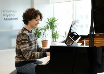 14 Yaş Piyano Kursu: Gençler İçin Müziğe Başlamanın En Kritik Dönemi