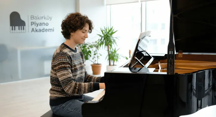 14 Yaş Piyano Kursu: Gençler İçin Müziğe Başlamanın En Kritik Dönemi
