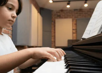 8 Yaş Piyano Kursu: Yeteneğin Disiplinle Buluştuğu Dönüm Noktası