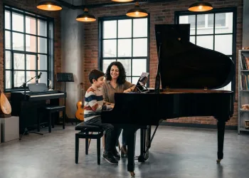 İstanbul'un Kalbinde Müziğe Dokunmak: Doğru Eğitimle Sanat Yolculuğu